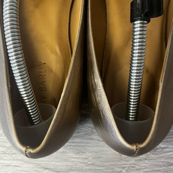 Elegant Women's Loafers in Metallic Brown - Picture 10 of 16